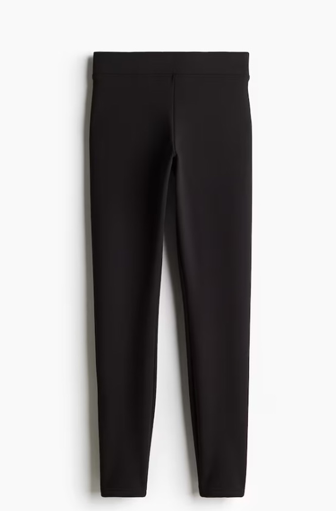 Hřejivé sportovní legíny, H&M, 719 Kč
Hřejivé sportovní legíny, H&M, 719 Kč