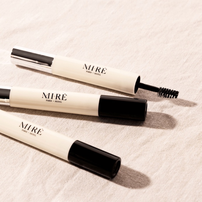 Fix a řasenka na obočí, Mi-Rê Cosmetics, 1600 Kč
