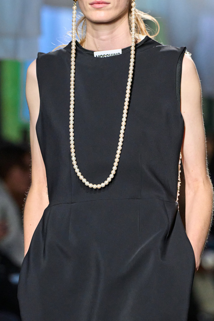 Moschino clp S25
Moschino clp S25