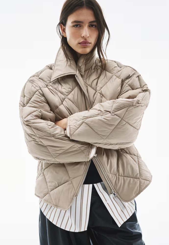 Lehká prošívaná bunda, H&M, 1 199 Kč
