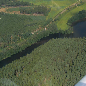 Odlezelské jezero není velké, rozkládá se na ploše 4,5 hektaru, je dlouhé půl kilometru a široké zhruba 100 metrů.
