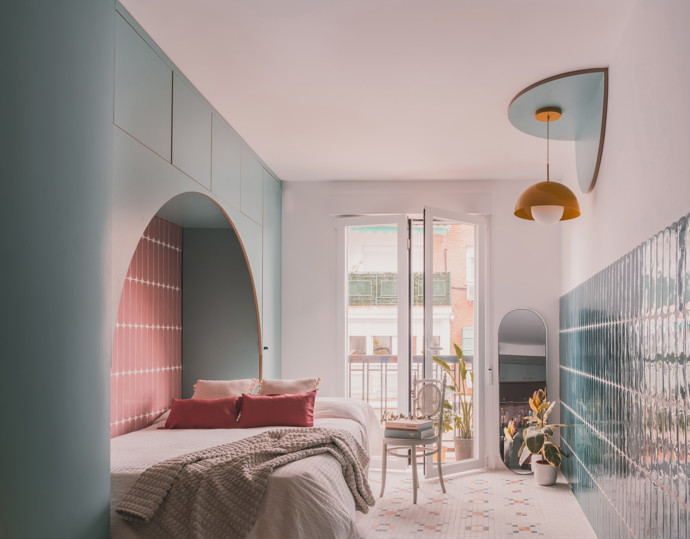 Můžete mít domov, který vypadá jako milionový, aniž byste zruinovali svůj rozpočet. Studio OOIIO Architecture přetvořilo běžný byt na unikátní prostor za dostupnou cenu. Kreativita a chytrý design proměnili prostor v unikátní domov plný překvapení. Podívejte se, jak kombinace běžných materiálů a chytrého designu mění zaběhnuté představy.
Můžete mít domov, který vypadá jako milionový, aniž byste zruinovali svůj rozpočet. Studio OOIIO Architecture přetvořilo běžný byt na unikátní prostor za dostupnou cenu. Kreativita a chytrý design proměnili prostor v unikátní domov plný překvapení. Podívejte se, jak kombinace běžných materiálů a chytrého designu mění zaběhnuté představy.