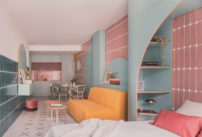 Můžete mít domov, který vypadá jako milionový, aniž byste zruinovali svůj rozpočet. Studio OOIIO Architecture přetvořilo běžný byt na unikátní prostor za dostupnou cenu. Kreativita a chytrý design proměnili prostor v unikátní domov plný překvapení. Podívejte se, jak kombinace běžných materiálů a chytrého designu mění zaběhnuté představy.
Můžete mít domov, který vypadá jako milionový, aniž byste zruinovali svůj rozpočet. Studio OOIIO Architecture přetvořilo běžný byt na unikátní prostor za dostupnou cenu. Kreativita a chytrý design proměnili prostor v unikátní domov plný překvapení. Podívejte se, jak kombinace běžných materiálů a chytrého designu mění zaběhnuté představy.