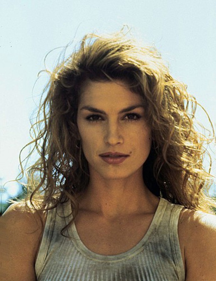Dlouhá hříva vlnitých vlasů je opět trendy. Inspirujte se top modelkou 90. let Cindy Crawford.
Dlouhá hříva vlnitých vlasů je opět trendy. Inspirujte se top modelkou 90. let Cindy Crawford.
