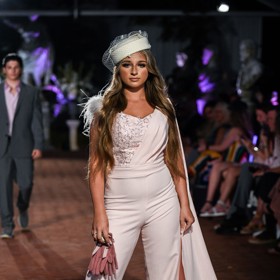 modelka Isabella Barrett na newyorském týdnu módy v roce 2022
