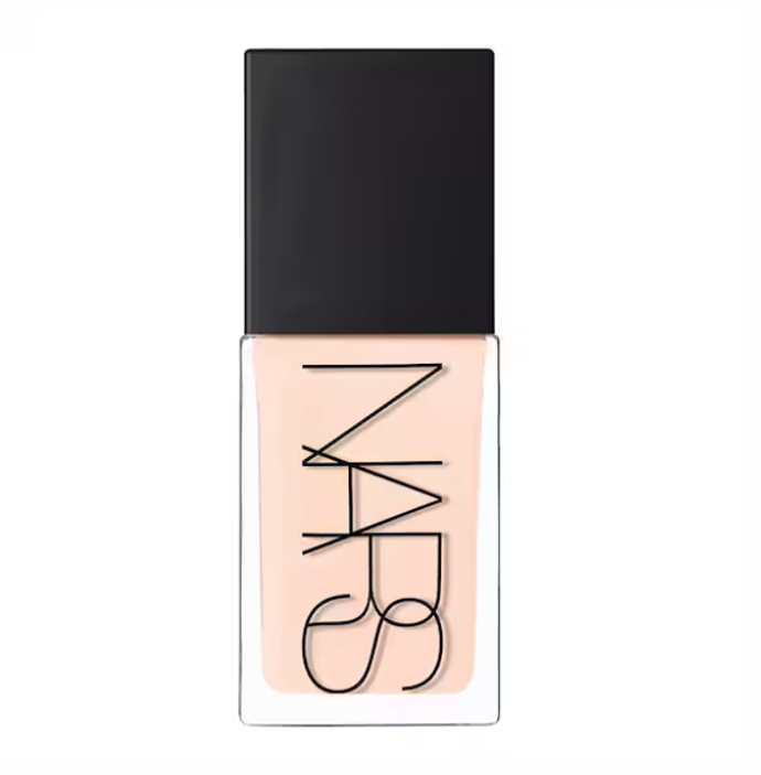 Tekutá podkladová báze Light Reflecting Foundation spojuje líčení a péči a je vhodná pro všechny typy pleti, i citlivé. Působí jako korekční podkladová báze, která zjemní vzhled nedokonalostí, vyhladí vzhled pórů a pomůže zakrýt hnědé skvrny a zarudnutí pokožky. 1380 Kč
Tekutá podkladová báze Light Reflecting Foundation spojuje líčení a péči a je vhodná pro všechny typy pleti, i citlivé. Působí jako korekční podkladová báze, která zjemní vzhled nedokonalostí, vyhladí vzhled pórů a pomůže zakrýt hnědé skvrny a zarudnutí pokožky. 1380 Kč