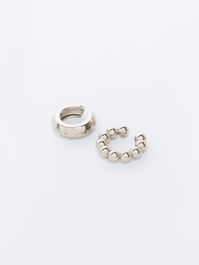 Set of 2 metal ear cuffs, Max Mara, 5600 Kč
Set of 2 metal ear cuffs, Max Mara, 5600 Kč