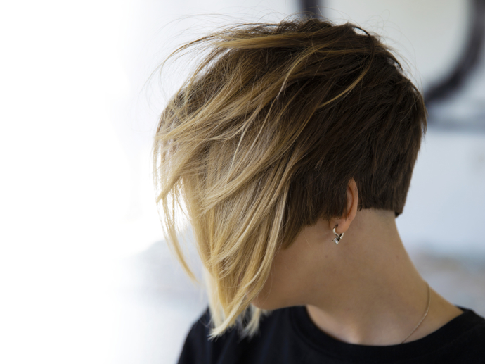 Pixie Cut v kombinaci s ombré barvením vypadá jednoduše skvěle. Proto byste mu měli dát přednost před jednolitými a tmavými barvami.
