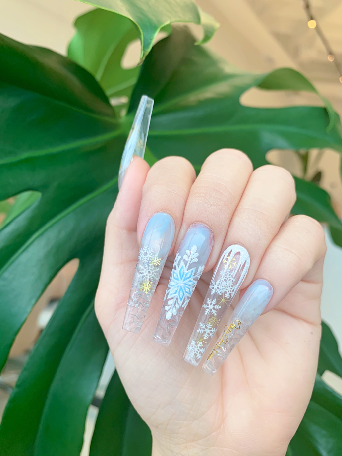 Nail design se zimními motivy