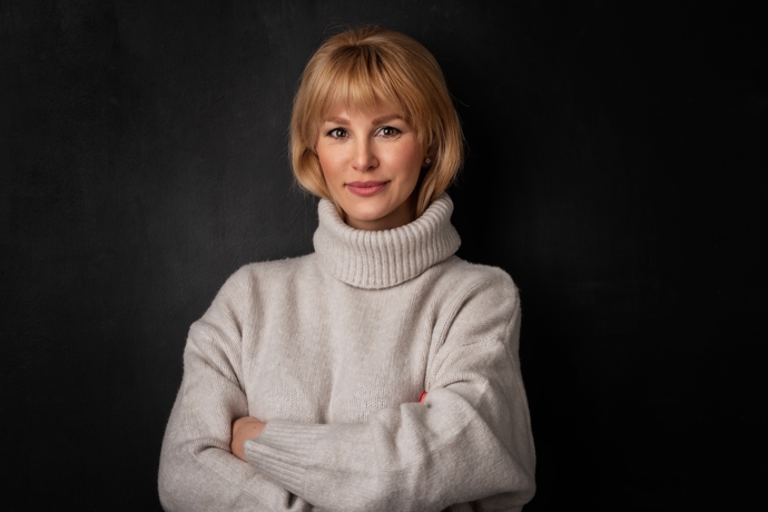 Curtain bangs (záclonková ofina)
