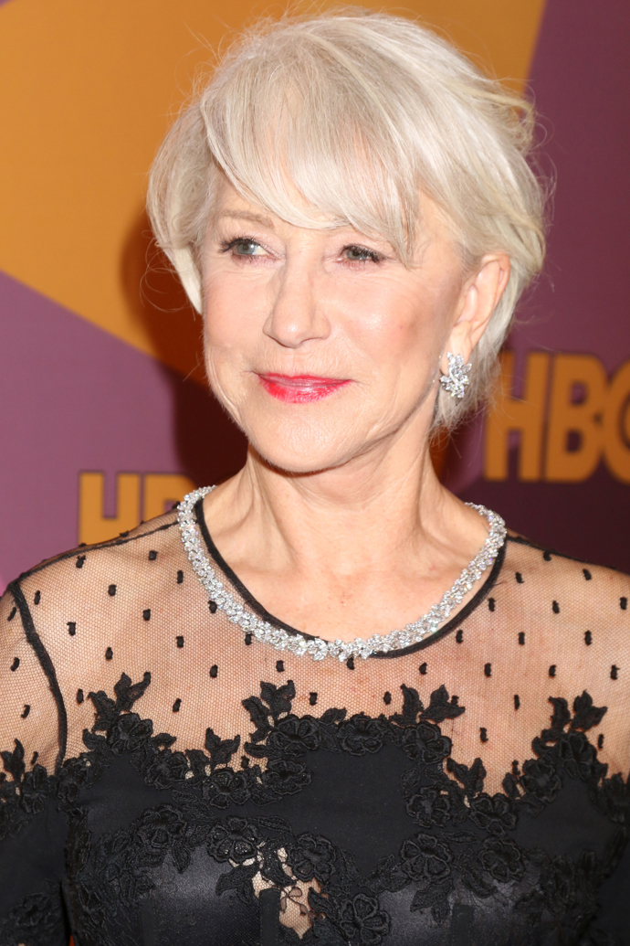Helen Mirren a její krátké mikádo s ofinou. Pokud jej učešete s pěšinkou na straně, získáte větší objem.
