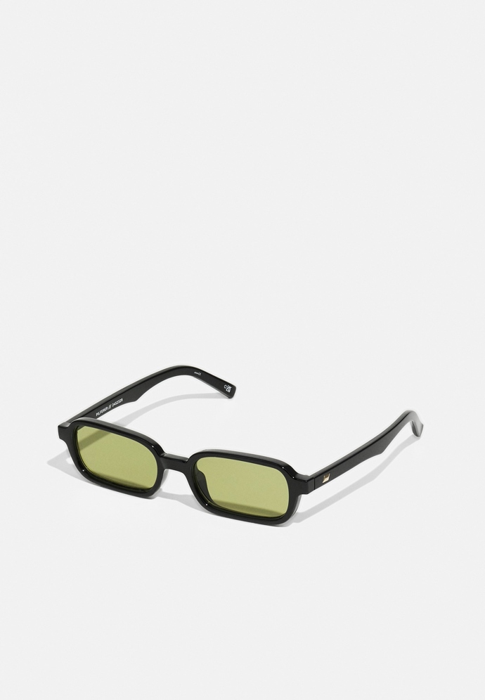Sluneční brýle Pilferer, Le Specs, 1530 Kč
Sluneční brýle Pilferer, Le Specs, 1530 Kč