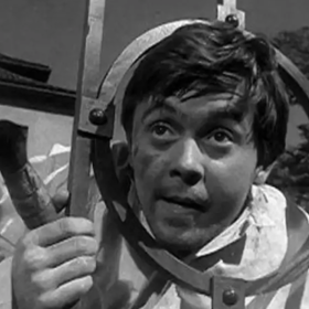 Poznáte, kdo je na této fotografii z filmu z roku 1962?
