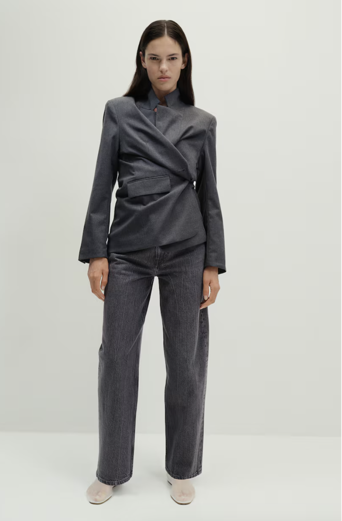 Baggy High Jeans, šedočerná, H&M, 599 Kč
