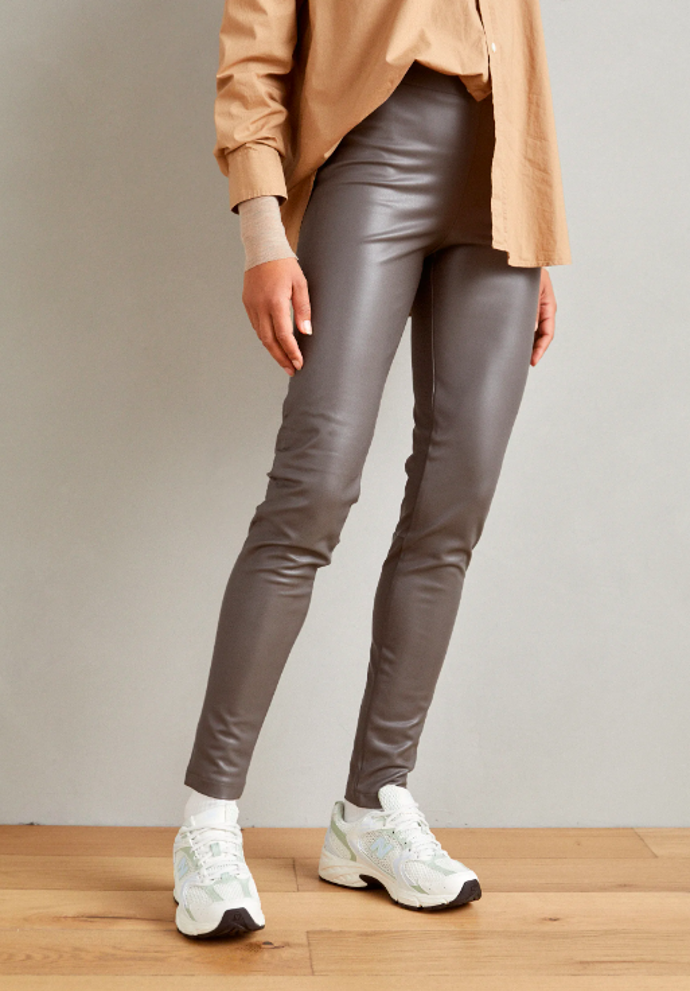 Kožené legíny, Esprit, 1920 Kč
Kožené legíny, Esprit, 1920 Kč