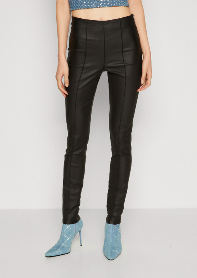 Kožené legíny, Vero Moda, 840 Kč
Kožené legíny, Vero Moda, 840 Kč