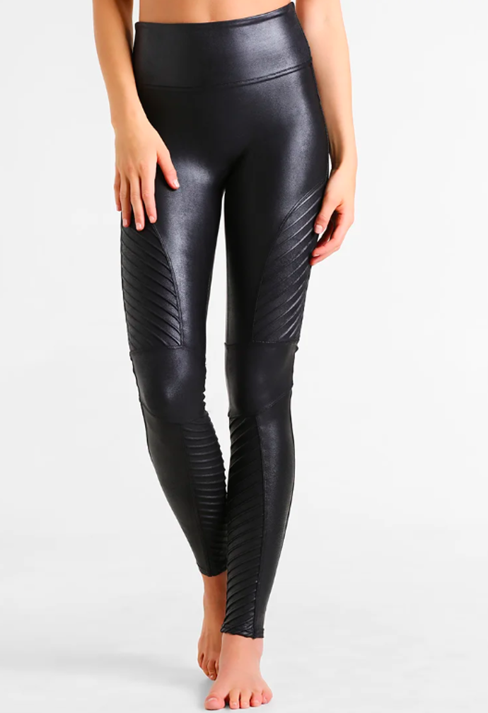 Kožené legíny, Spanx, 2690 Kč
Kožené legíny, Spanx, 2690 Kč
