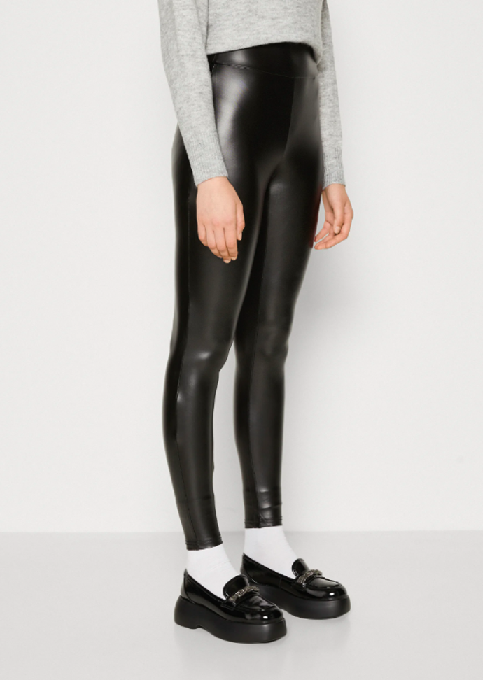 Kožené legíny, Vero Moda, 650 Kč
Kožené legíny, Vero Moda, 650 Kč