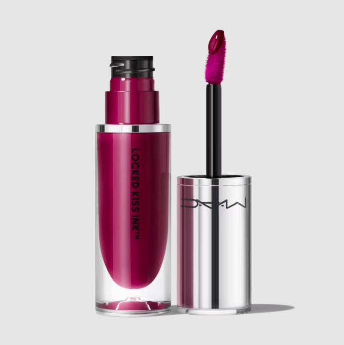 Švestková rtěnka, MAC Cosmetic, 980 Kč
Švestková rtěnka, MAC Cosmetic, 980 Kč