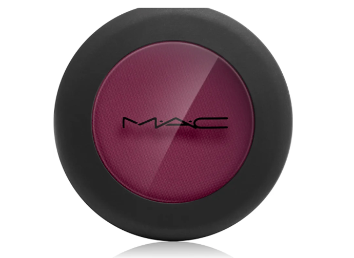 Švestkové stíny, MAC Cosmetic, 720 Kč
Švestkové stíny, MAC Cosmetic, 720 Kč