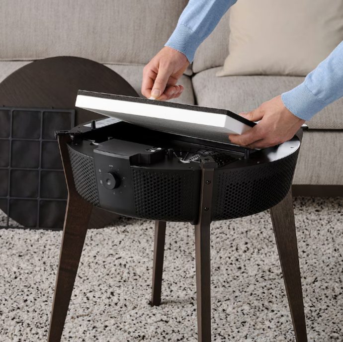Do popředí se stále více dostávají moderní technologie. Poznali byste, že tento stylový konferenční stolek STARKVIND je zároveň i čistička vzduchu? Dostupný v Ikea.
Do popředí se stále více dostávají moderní technologie. Poznali byste, že tento stylový konferenční stolek STARKVIND je zároveň i čistička vzduchu? Dostupný v Ikea.