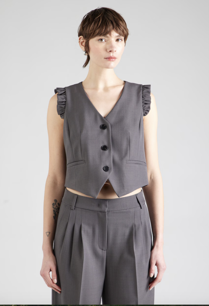 Co'couture Vesta k obleku, tmavě šedá, 4199 Kč
Co'couture Vesta k obleku, tmavě šedá, 4199 Kč