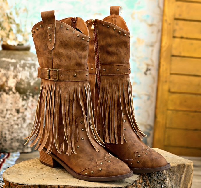Boho kozačky s Tassel dekorem a Chunk podpatkem & metalickými korálky, 649 Kč
Boho kozačky s Tassel dekorem a Chunk podpatkem & metalickými korálky, 649 Kč