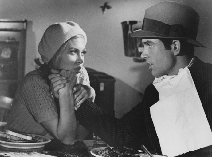 Záběry z oscarového filmu Bonnie a Clyde z roku 1967
Záběry z oscarového filmu Bonnie a Clyde z roku 1967
