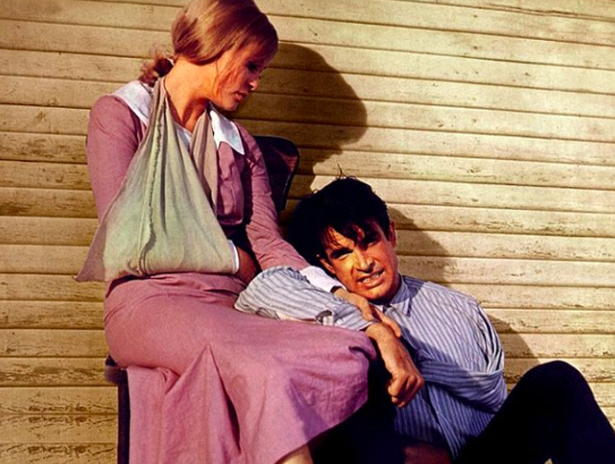 Záběry z oscarového filmu Bonnie a Clyde z roku 1967
Záběry z oscarového filmu Bonnie a Clyde z roku 1967