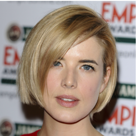 Pro britskou herečku a modelku Agyness Deyn je typické krátké blond mikádo.
