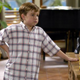 Angus T. Jones v sitcomu Dva a půl chlapa
