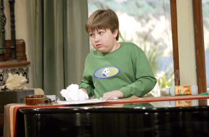 Angus T. Jones v sitcomu Dva a půl chlapa
