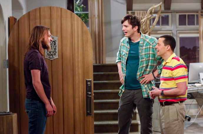 Angus T. Jones v závěrečné epizodě sitcomu Dva a půl chlapa

