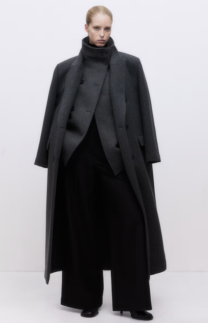 Krátký kabát s vysokým límcem, H&M, 1 149 Kč
Krátký kabát s vysokým límcem, H&M, 1 149 Kč