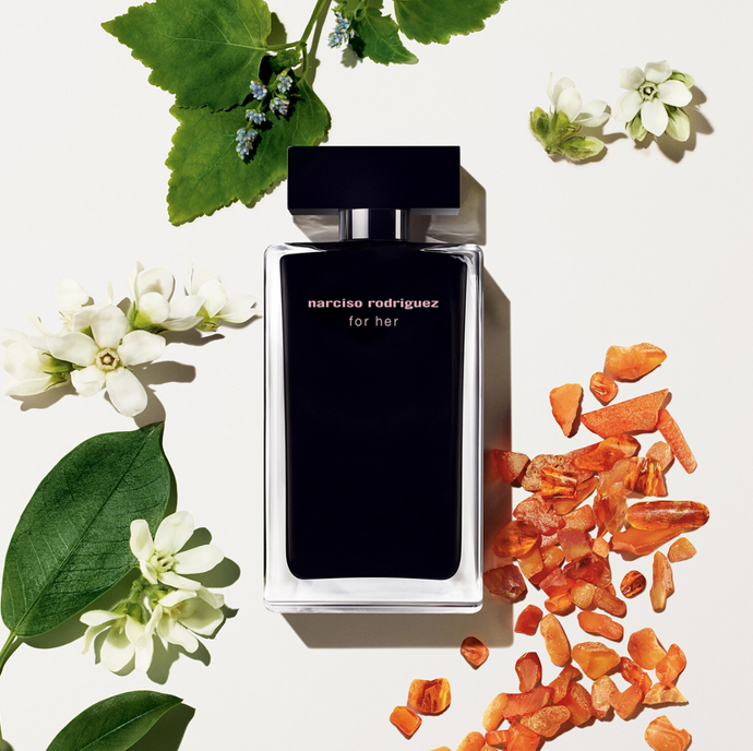 Elegantní, smyslná, tajemná a sladká vůně. Narciso Rodriguez  For Her, Toaletní voda, 1640 Kč/30 ml

 
