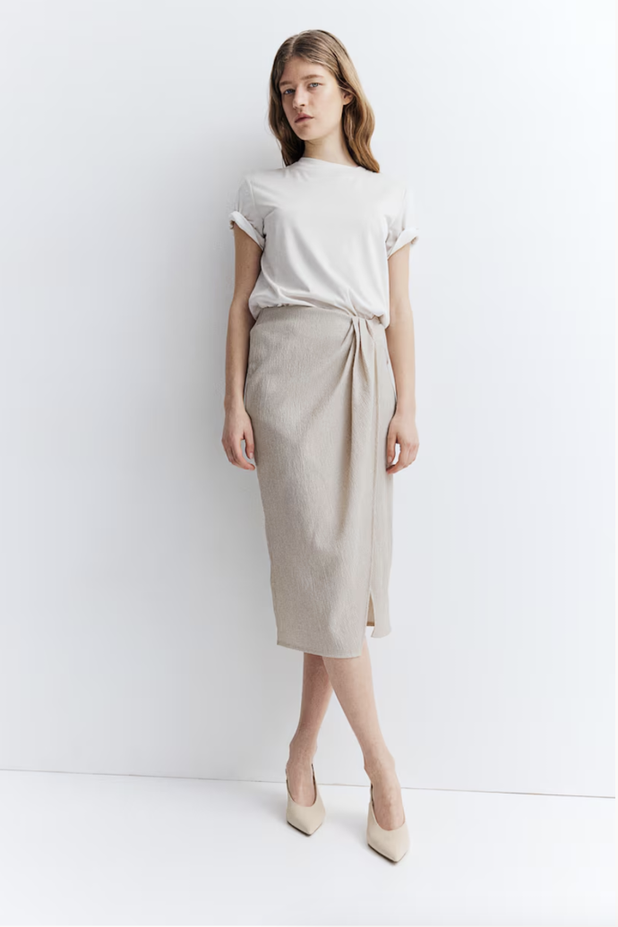midi sukně ze strukturovaného úpletu s křížením, H&M, 479 Kč
