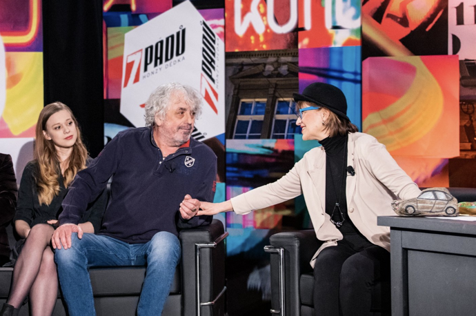 Petra s životním partnerem, manželem Jiřím Pracným, v show 7 pádů Honzy Dědka
