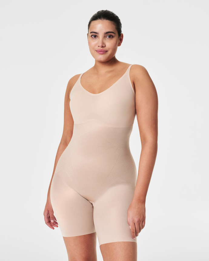 Středně tvarující body, Spanx, 3100 Kč
Středně tvarující body, Spanx, 3100 Kč