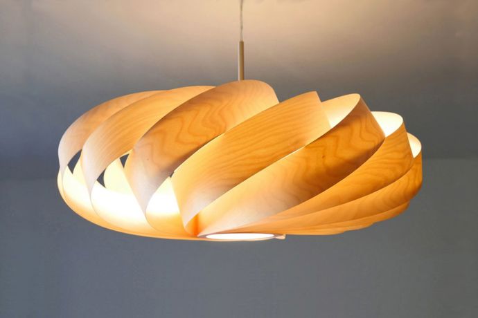 Lampa z březové dýhy, Luminos, 3 900 Kč
