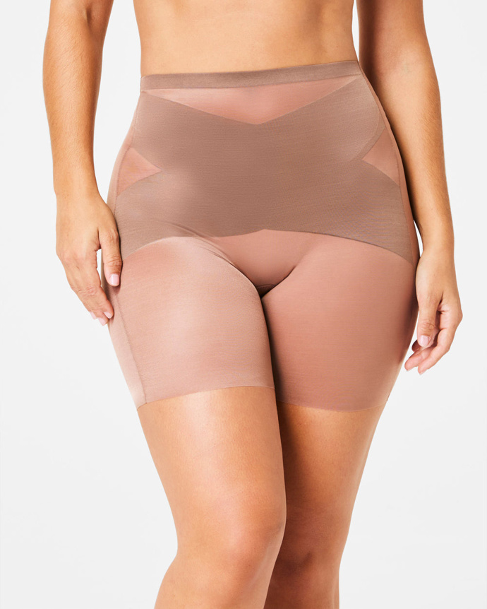Tvarující šortky, Spanx, 1900 Kč
Tvarující šortky, Spanx, 1900 Kč