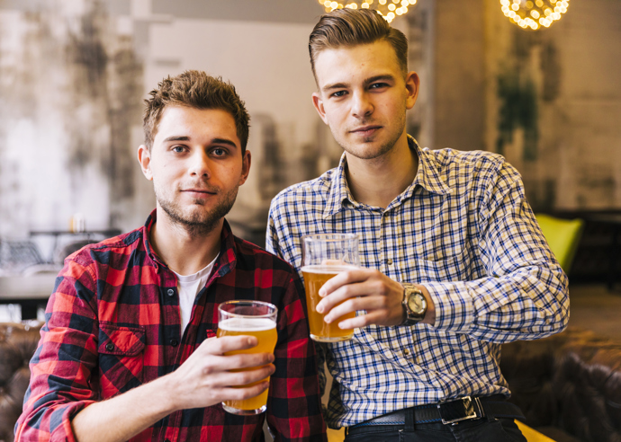 Se svým kamarádem se zná pan Honza od páté třídy. Prožili toho spolu hodně a jsou přáteli celý život.
Se svým kamarádem se zná pan Honza od páté třídy. Prožili toho spolu hodně a jsou přáteli celý život.