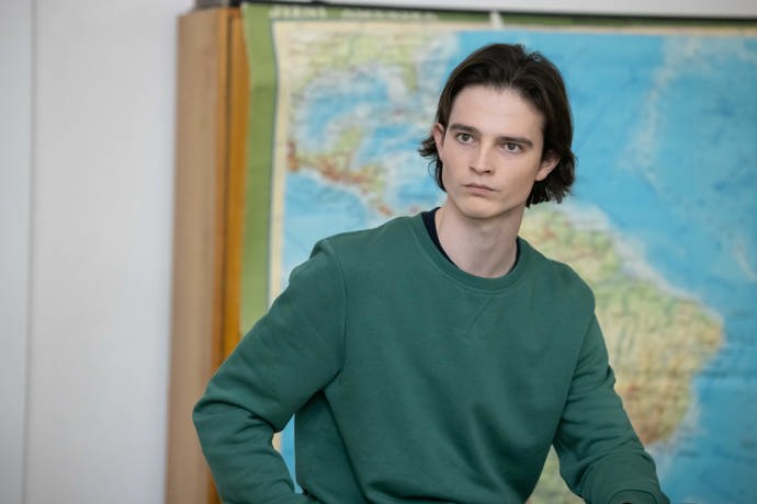 Nekonečný seriál Ulice sleduje dramatické osudy několika spřátelených rodin žijících v sousedství
