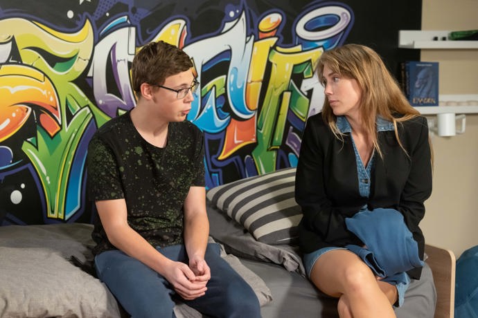 Nekonečný seriál Ulice sleduje dramatické osudy několika rodin žijících v sousedství
