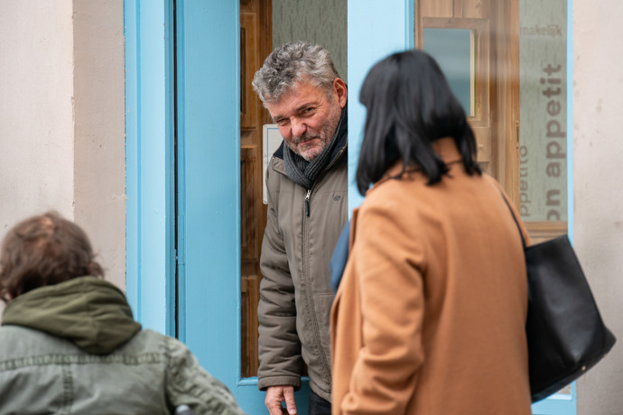 Nekonečný seriál Ulice sleduje dramatické osudy několika rodin žijících v sousedství

