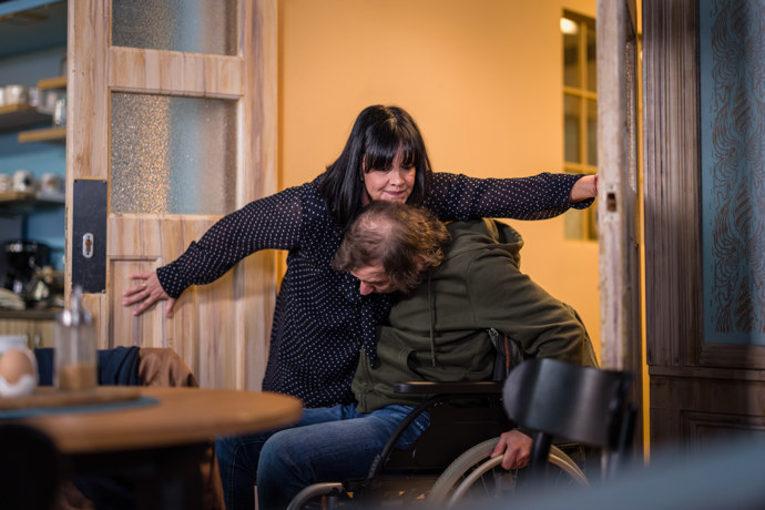 Nekonečný seriál Ulice sleduje dramatické osudy několika rodin žijících v sousedství

