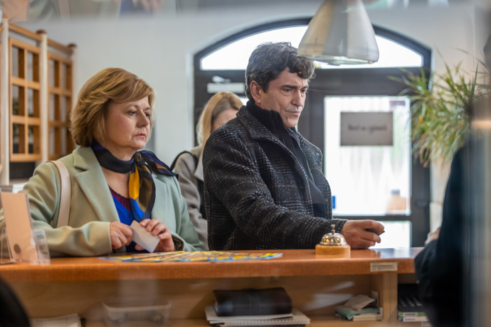 Nekonečný seriál Ulice sleduje dramatické osudy několika rodin žijících v sousedství
