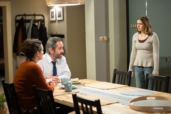 Nekonečný seriál Ulice sleduje dramatické osudy několika rodin žijících v sousedství

