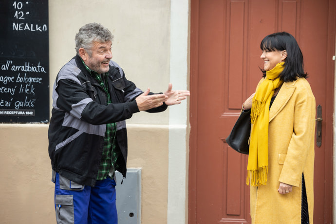 Nekonečný seriál Ulice sleduje dramatické osudy několika spřátelených rodin žijících v sousedství
Nekonečný seriál Ulice sleduje dramatické osudy několika spřátelených rodin žijících v sousedství