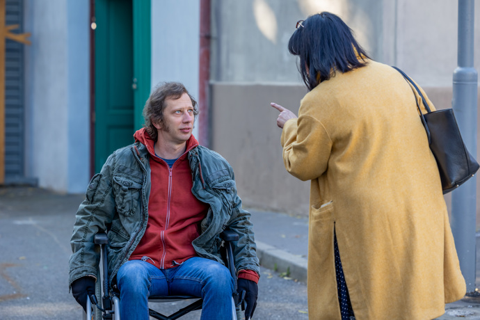 Nekonečný seriál Ulice sleduje dramatické osudy několika rodin žijících v sousedství
