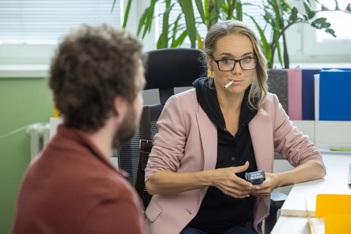 Nekonečný seriál Ulice sleduje dramatické osudy několika spřátelených rodin žijících v sousedství
Nekonečný seriál Ulice sleduje dramatické osudy několika spřátelených rodin žijících v sousedství